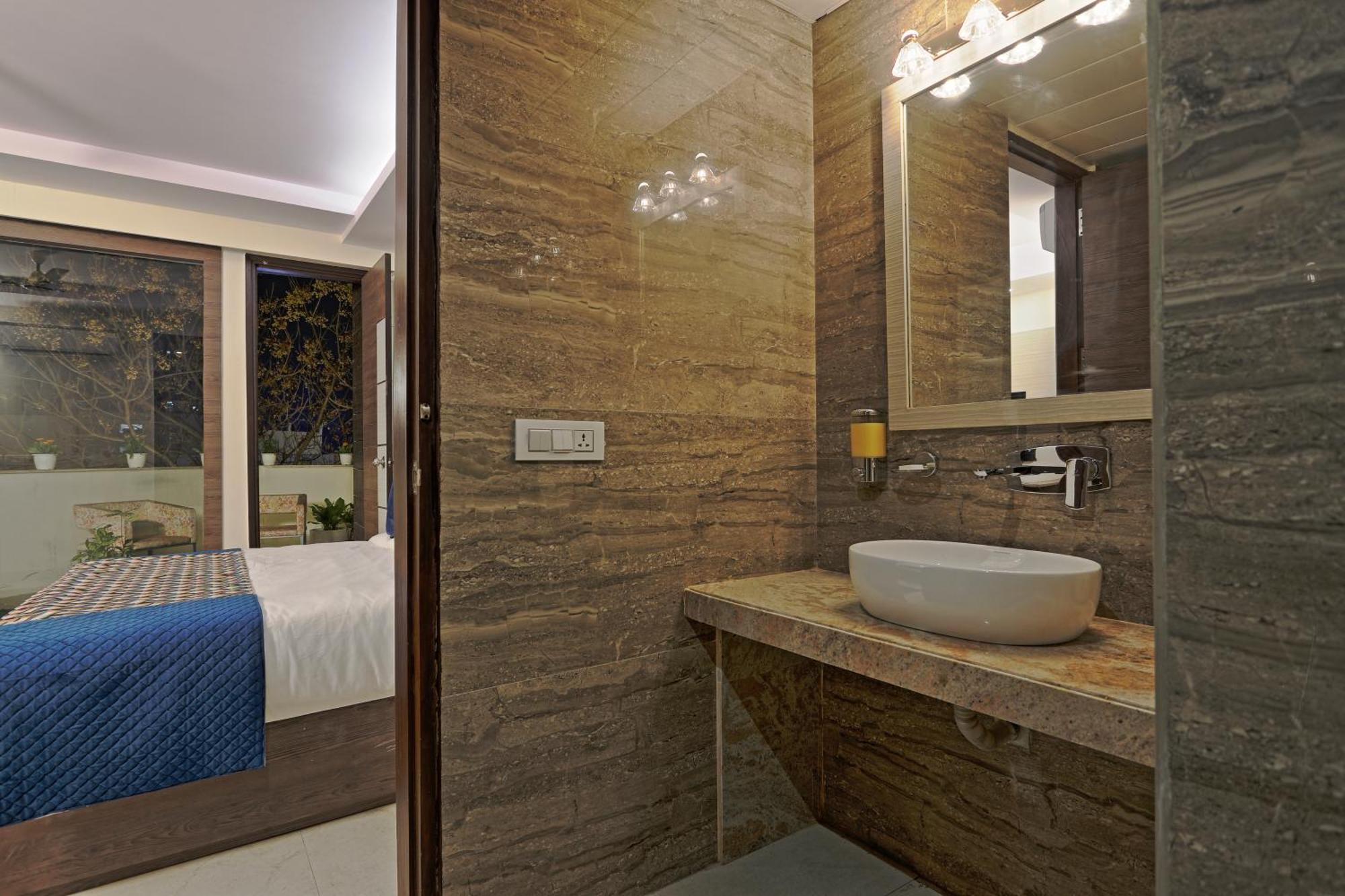 Hotel Luxury Suit Delhi Airport 4*